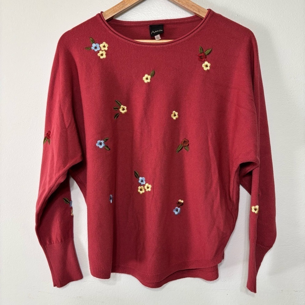 Aaeda Cutesy Embroidered Floral Sweater Size L